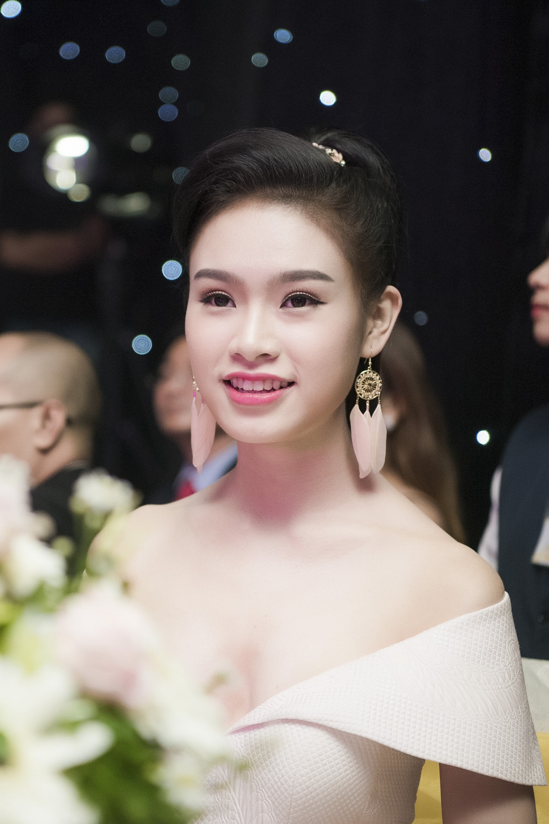 Đàm Vĩnh Hưng thân thiết bên dàn người đẹp HHVN 2016 6 Đàm Vĩnh Hưng thân thiết bên dàn người đẹp HHVN 2016 6